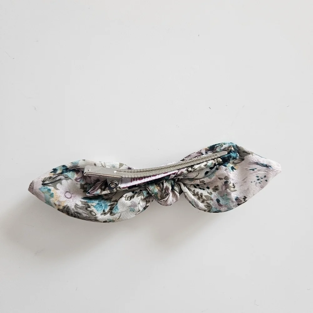 NWOT Maniere De Voir Floral Bow Hair Clip